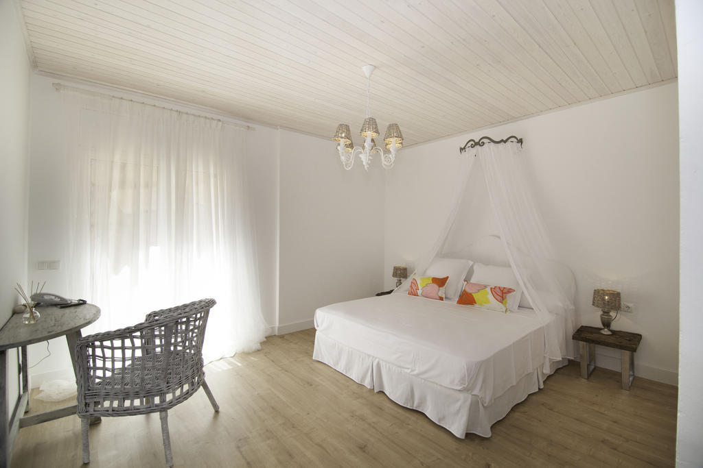 Es Cel De Begur Hotel Стая снимка